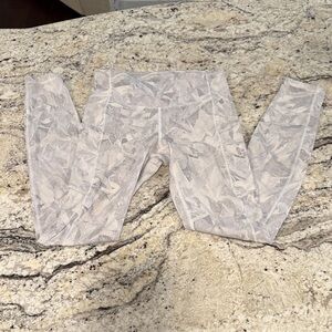 Lululemon Athletica Gray Patterned Leggings Size 4